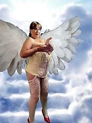 Seasoned ladies toes in and out of alluring stilettos